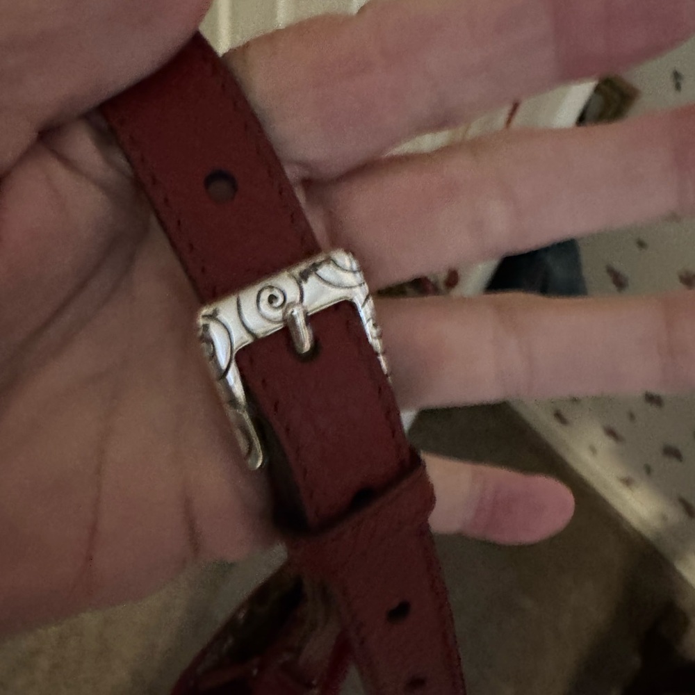 Right on Red cross body. - Picture 5 of 8